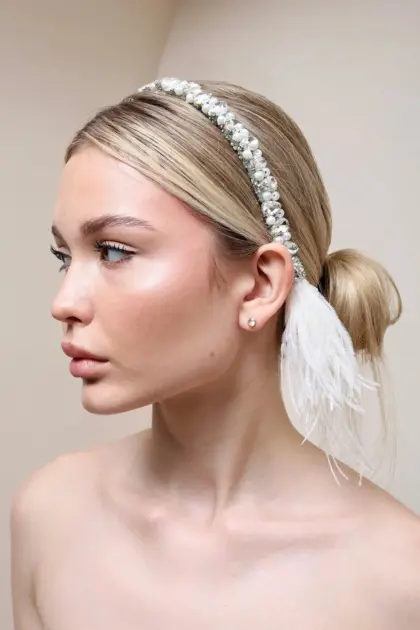 Anna Kristal Tüylü Taç