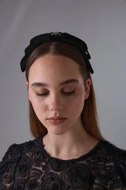 Alina Taç Siyah Günlük Taç