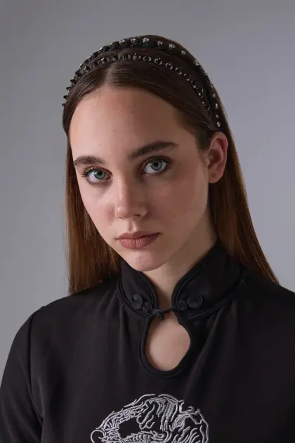 Chloe Taç siyah minimal günlük taç